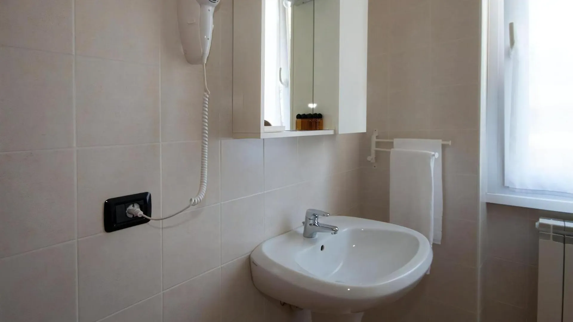 Nette Ferienwohnung In 도마소 0*,